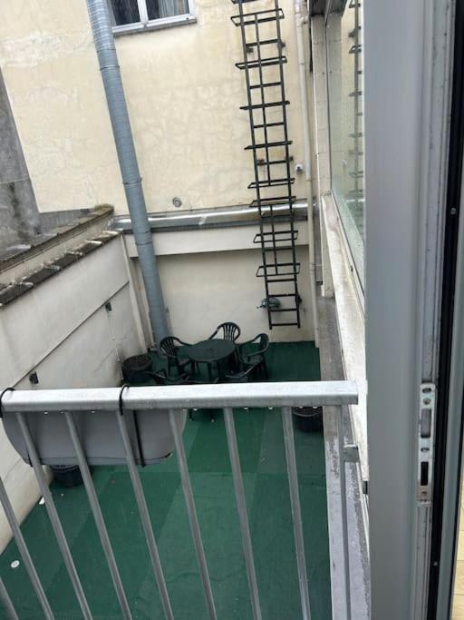 Down Town Spacious Duplex With Private Parking & Game Room 布鲁塞尔 外观 照片