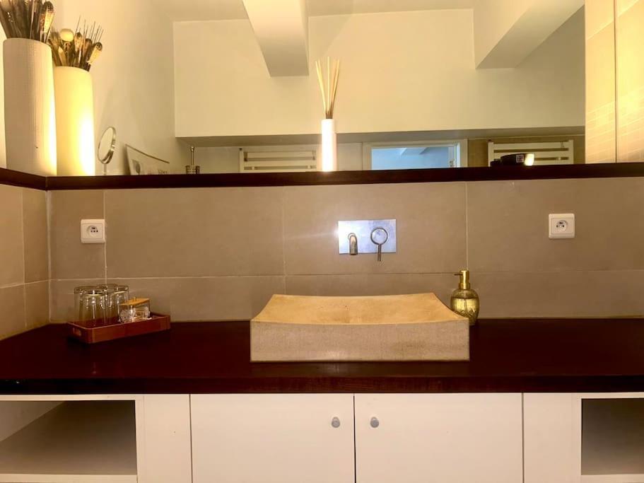 Down Town Spacious Duplex With Private Parking & Game Room 布鲁塞尔 外观 照片