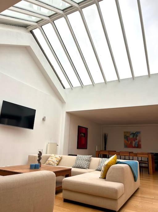 Down Town Spacious Duplex With Private Parking & Game Room 布鲁塞尔 外观 照片