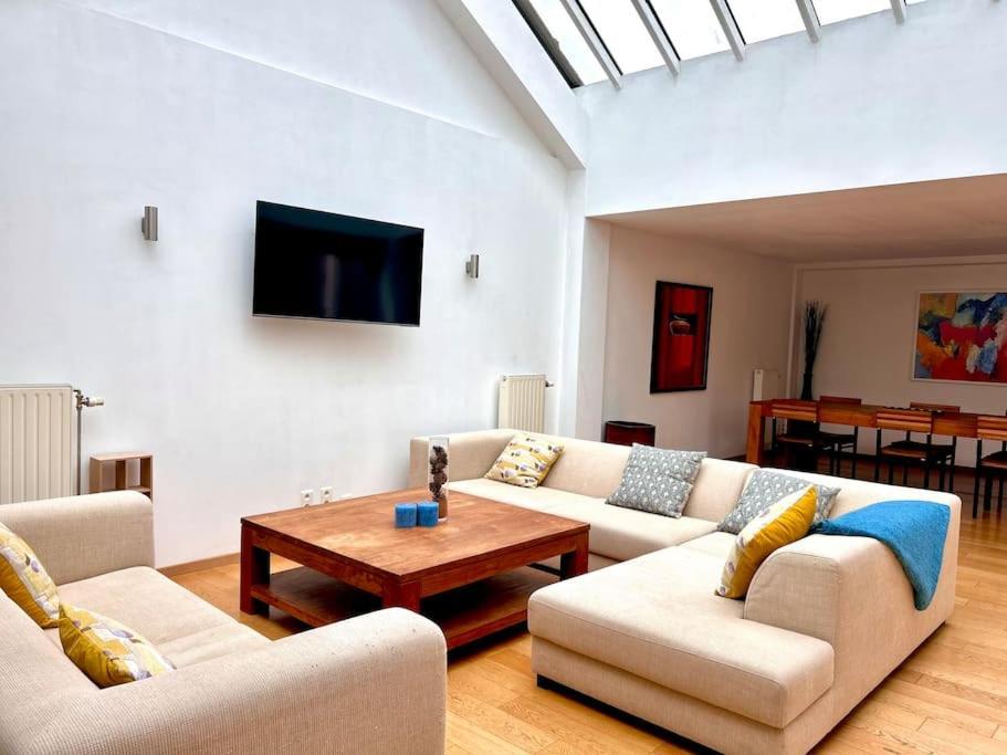 Down Town Spacious Duplex With Private Parking & Game Room 布鲁塞尔 外观 照片
