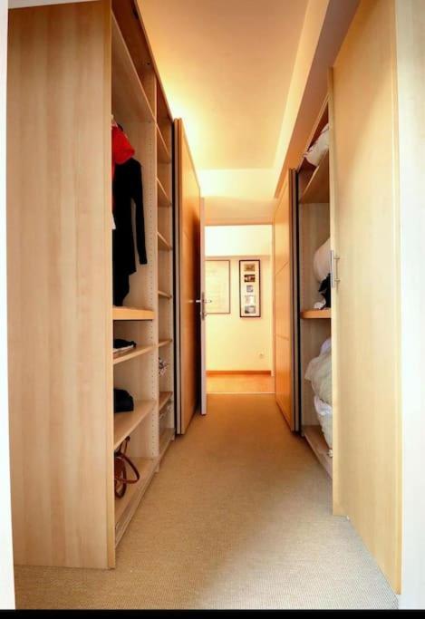 Down Town Spacious Duplex With Private Parking & Game Room 布鲁塞尔 外观 照片