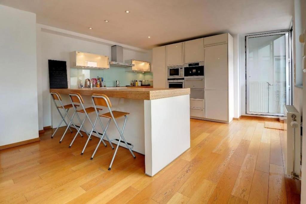 Down Town Spacious Duplex With Private Parking & Game Room 布鲁塞尔 外观 照片